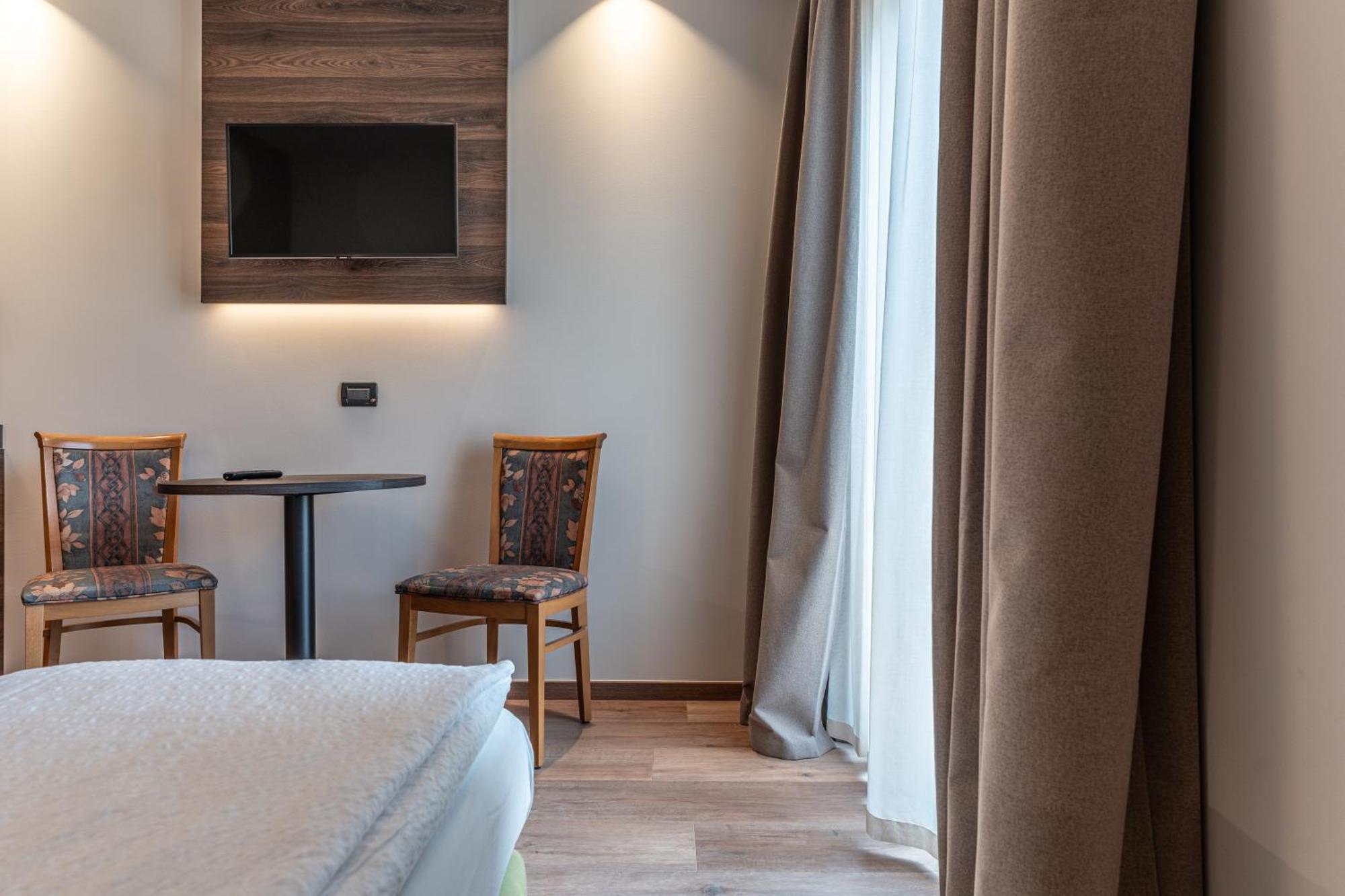 Hotel Ariston Levico Terme Exterior foto